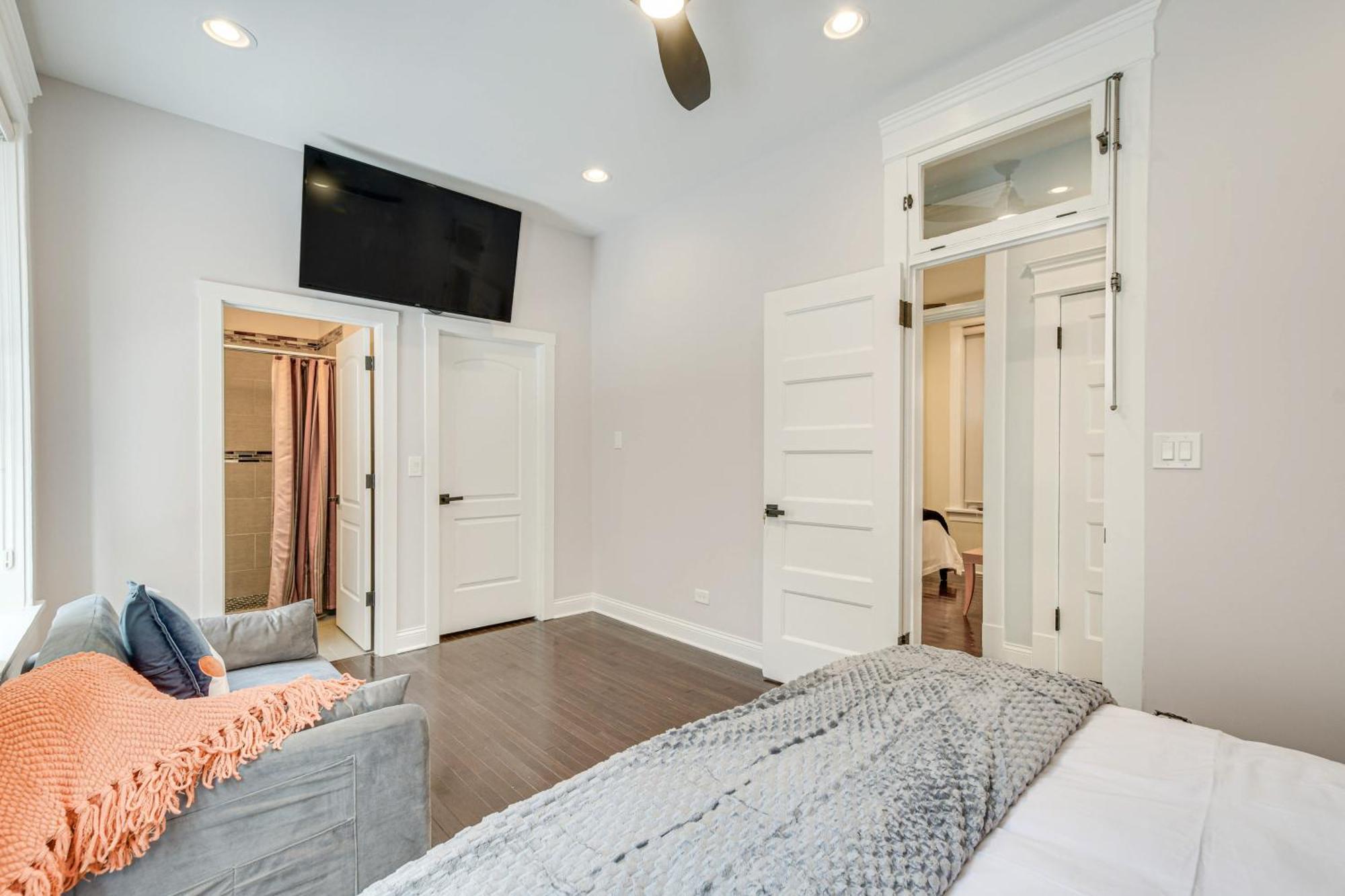 Spacious Condo With Deck About 3 Mi To Downtown Chicago! Екстериор снимка